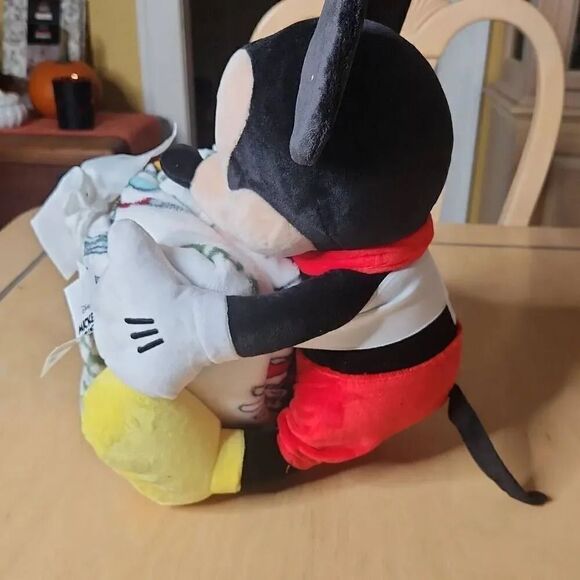 Disney Mickey Mouse plush and throw blanket - Picture 3 of 7